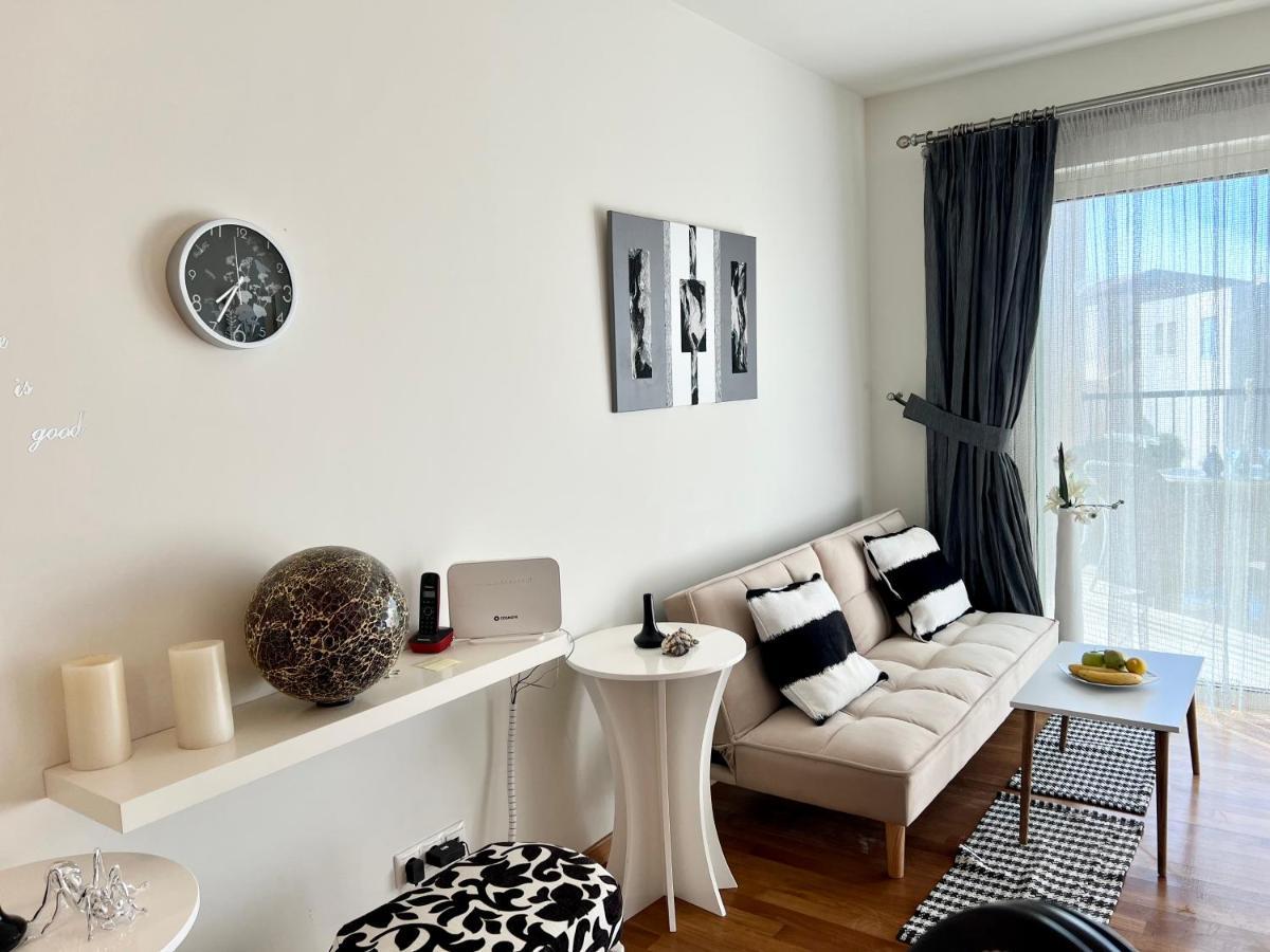 Apartament Odyssey Front *